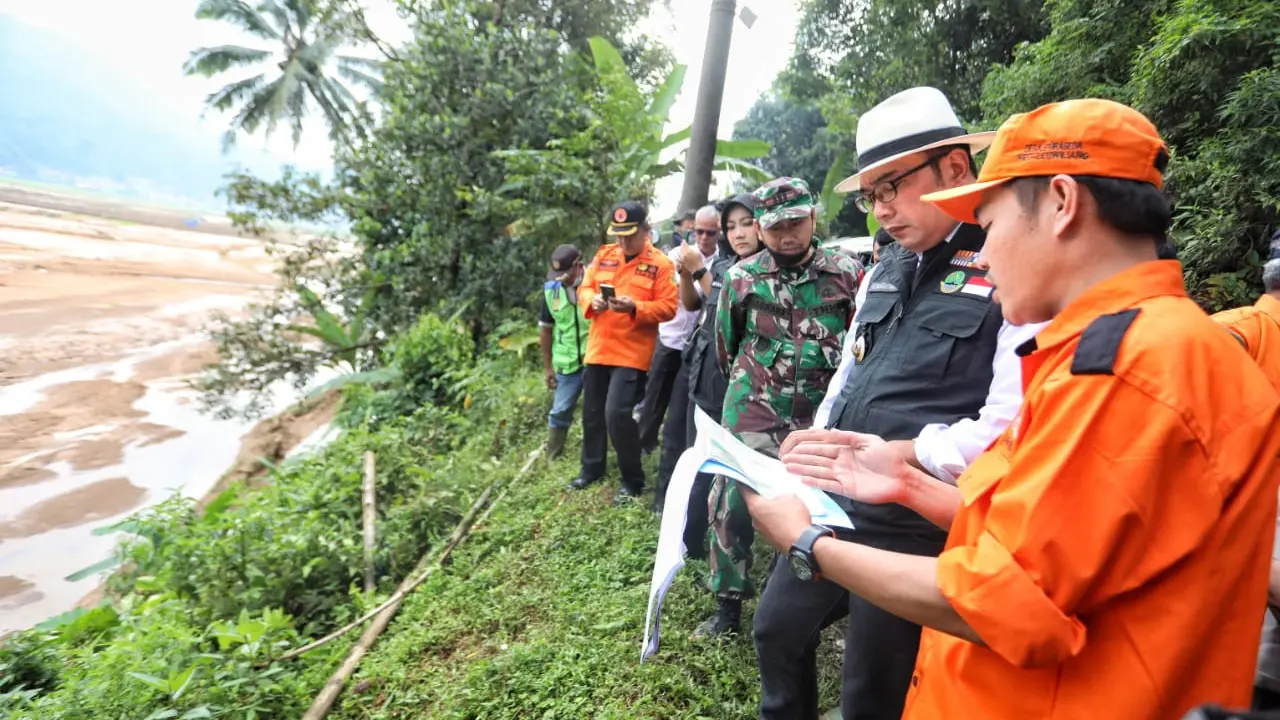 Tinjau Lokasi Banjir Bandang Bogor, Ridwan Kamil Pastikan Penanganan Berjalan Optimal