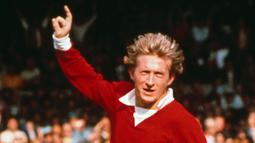 Sebelas tahun membela Manchester United, Denis Law menjadi terkenal. Ia mencetak 237 gol dalam 404 penampilan dan dijuluki The King dan The Lawman oleh para pendukung (www.denislawlegacytrust.co.uk)
