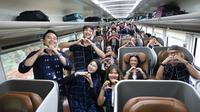 Nirina Zubir dan sejumlah influencer menjadi peserta Traveling by Train yang digelar PT KAI untuk mempromosikan destinasi wisata dan produk layanan kereta. (dok. PT KAI)