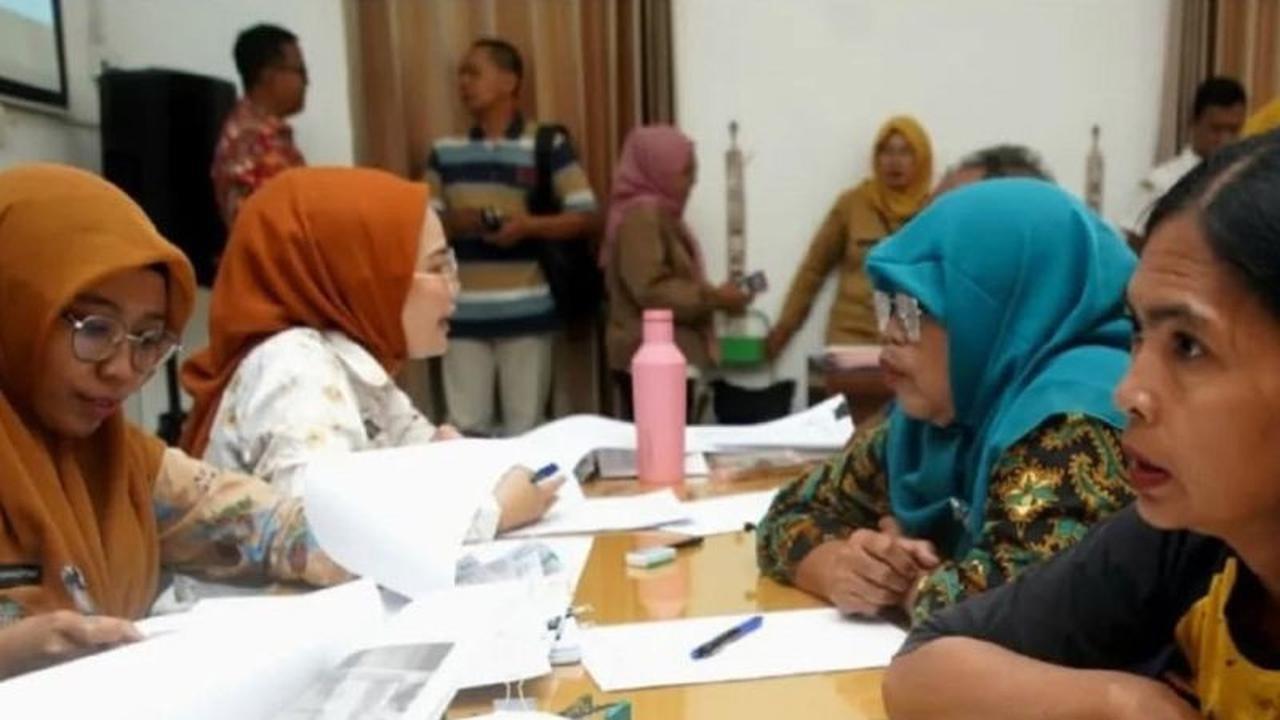 KIP Jawara: Dinsos Jatim Verifikasi Calon Penerima Bantuan Modal Usaha Rp3 Juta, Target Rampung Akhir Tahun!