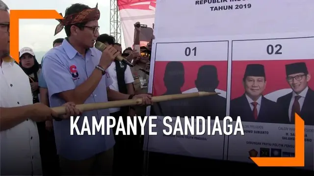 Kampanye terbuka di Sukabumi Cawapres 02 Sandiaga Uno menerima sumbangan uang dari masyarakat. Sumbangan dikumpulkan oleh mantan gubernur Jabar Ahmad Heryawan