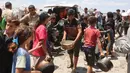 Diketahui, sejak 2 Maret 2025, Israel memblokade semua bantuan kemanusiaan yang memasuki wilayah Gaza. Ini dilakukan untuk memberi tekanan akan tuntutan pembebasan semua sandera yang masih ditahan pihak Hamas. (Omar AL-QATTAA/AFP)