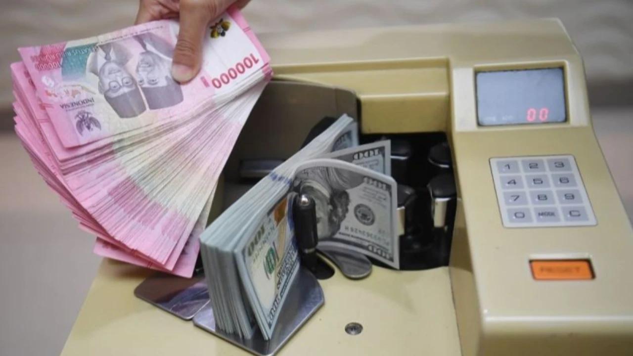 Analis: Pelemahan Rupiah Tekan Sentimen IHSG