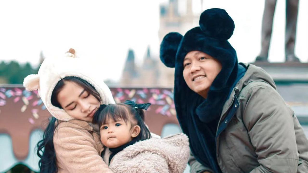 Denny Caknan dan Bella Bonita Habiskan Waktu di Disneyland Jepang, Momen Dek Cunda Bikin Gemas