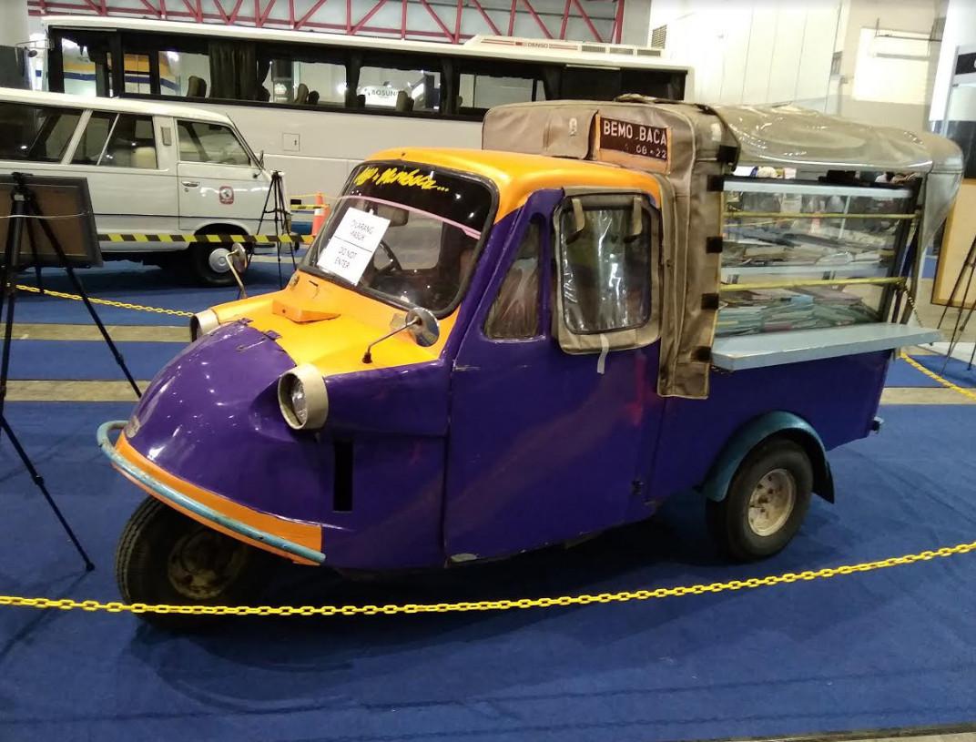 Melihat Deretan Angkutan Umum Jadul di Pameran Busworld - Berita Otosia.com
