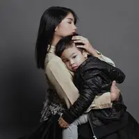 Inilah potret kebersamaan Fuji An dan Gala Sky. Momen kebersamaan ini sendiri diabadikan oleh fotografer Mario Ardi. [Foto: instagram.com/fuji_an]