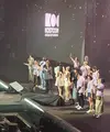 Gaya Monokrom Para Penyanyi OST Drakor saat Konser Kostcon di Jakarta. [Anisha/Fimela]