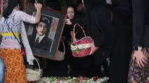 Guruh Soekarnoputra Dimakamkan di Samping Pusara Fatmawati