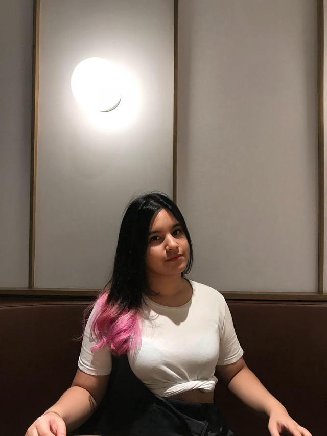 5 Potret Andleeb Rishi, Adik Angbeen Rishi yang Tak Kalah Cantik