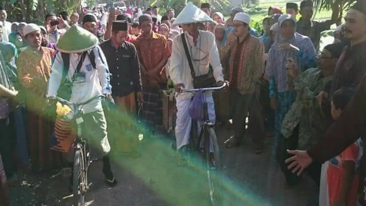 Dua pria kebumen nekat berangkat haji bersepeda ontel. (Foto: Liputan6.com/Istimewa/Muhamad Ridlo)