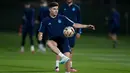 <p>Penyerang Argentina,Julian Alvarez mengontrol bola saat sesi latihan di Doha, Qatar, Senin, 12 Desember 2022. Secara head to head, kedua tim sama kuat karena sama-sama meraih dua kemenangan dan sisanya satu kali imbang. (AP Photo/Natacha Pisarenko)</p>