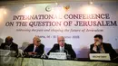Menteri Luar Negeri Palestina, Riad Al Maliki pada konferensi pers International Conference On the Questions of Jerussalem di Jakarta, Senin (14/12). Maliki mendesak agar pihak Israel segera membuka perbatasan Jerusalem.  (Liputan6.com/Faizal Fanani)