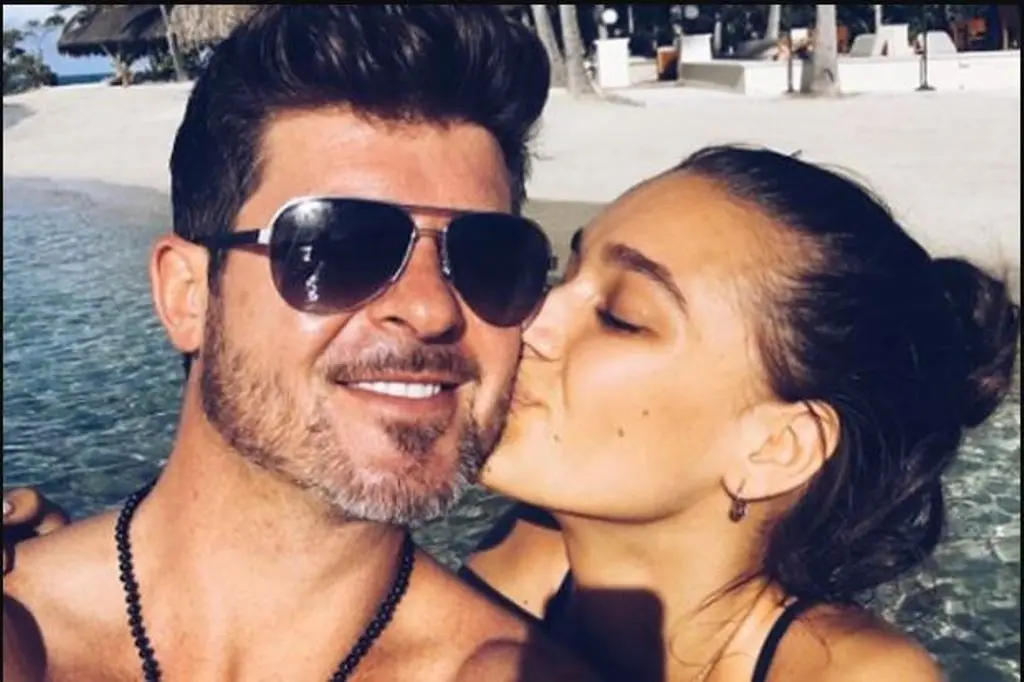 Robin Thicke bersama kekasih barunya yang tengah hamil (Foto: Mirror)