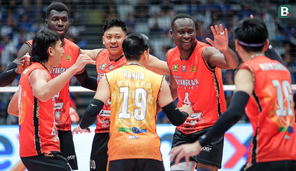 <p>Selebrasi para pemain Jakarta Bhayangkara Presisi, Daudi Okello (kedua kanan) dkk setelah mencetak angka saat menghadapi Jakarta LavAni Allobank Electric pada laga grand final PLN Mobile Proliga 2024 di Indonesia Arena, Senayan, Jakarta, Minggu (21/7/2024). Jakarta Bhayangkara Presisi menang 3-1 (28-30, 25-22, 25-22 dan 25-23) dan menjadi juara. (Bola.com/Bagaskara Lazuardi)</p>