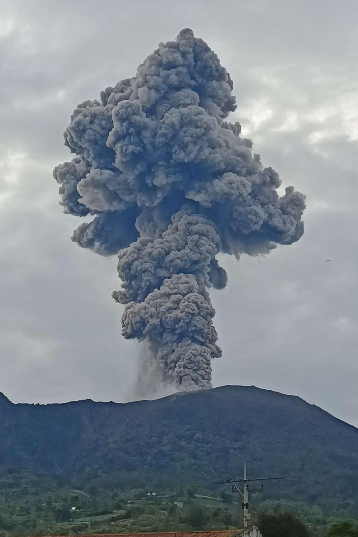 Erupsi Gunung Marapi di Bukittinggi