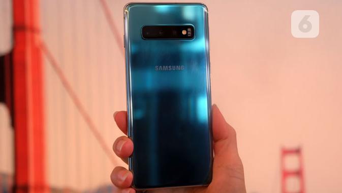 Tampilan belakang Samsung Galaxy S10. Liputan6.com/ Andina Librianty