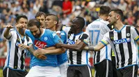Napoli mengalami kekalahan 1-3 dari Udinese (3/4/2016). Gonzalo Higuain striker Napoli gagal mengendalikan emosi dan diganjar kartu merah.
