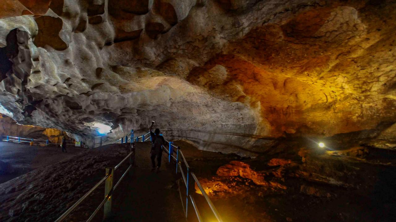 FOTO: Pesona Stalaktit dan Stalagmit Goa Lowo, Keajaiban Alam Trenggalek