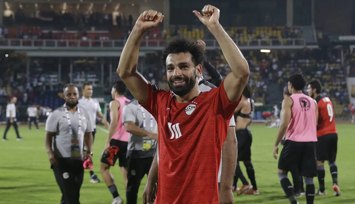Bintang Liverpool, Mohamed Salah berhasil mempersembahakan kemenangan untuk Mesir di babak perempatfinal Piala Afrika 2021 saat melawan Maroko di Ahmadou Ahidjo Stadium, Yaounde, Kamerun, Minggu (30/01/2022) malam WIB. (AP/Sunday Alamba)