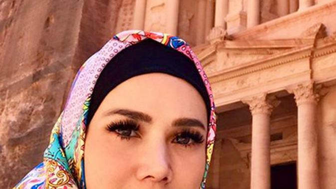 Mulan Jameela Resmi Berhijab, Anggap Hidup di Dunia hanya 