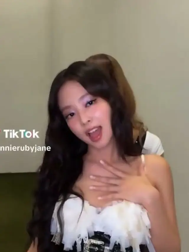 Tiara Andini Tampil Kembaran Gaya dengan Jennie BLACKPINK, Bikin Netizen Heboh di Konser Hari Kedua