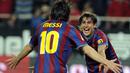 Selebrasi striker Barcelona, Bojan Krkic bersama rekannya Lionel Messi setelah mencetak gol ke gawang Sevilla pada laga Liga Spanyol 2009/2010 di Sanchez Pizjuan Stadium, Sevilla (8/5/2010). Bojan Krkic yang baru berusia 32 tahun dan digadang-gadang akan menjadi penerus kehebatan Lionel Messi memutuskan pensiun pada 23 Maret 2023 bersama Vissel Kobe karena penurunan ferforma akibat rentan cedera. Beberapa klub top Eropa yang pernah dibelanya di antaranya Barcelona dan AC Milan. (AFP/Cristina Quicler)