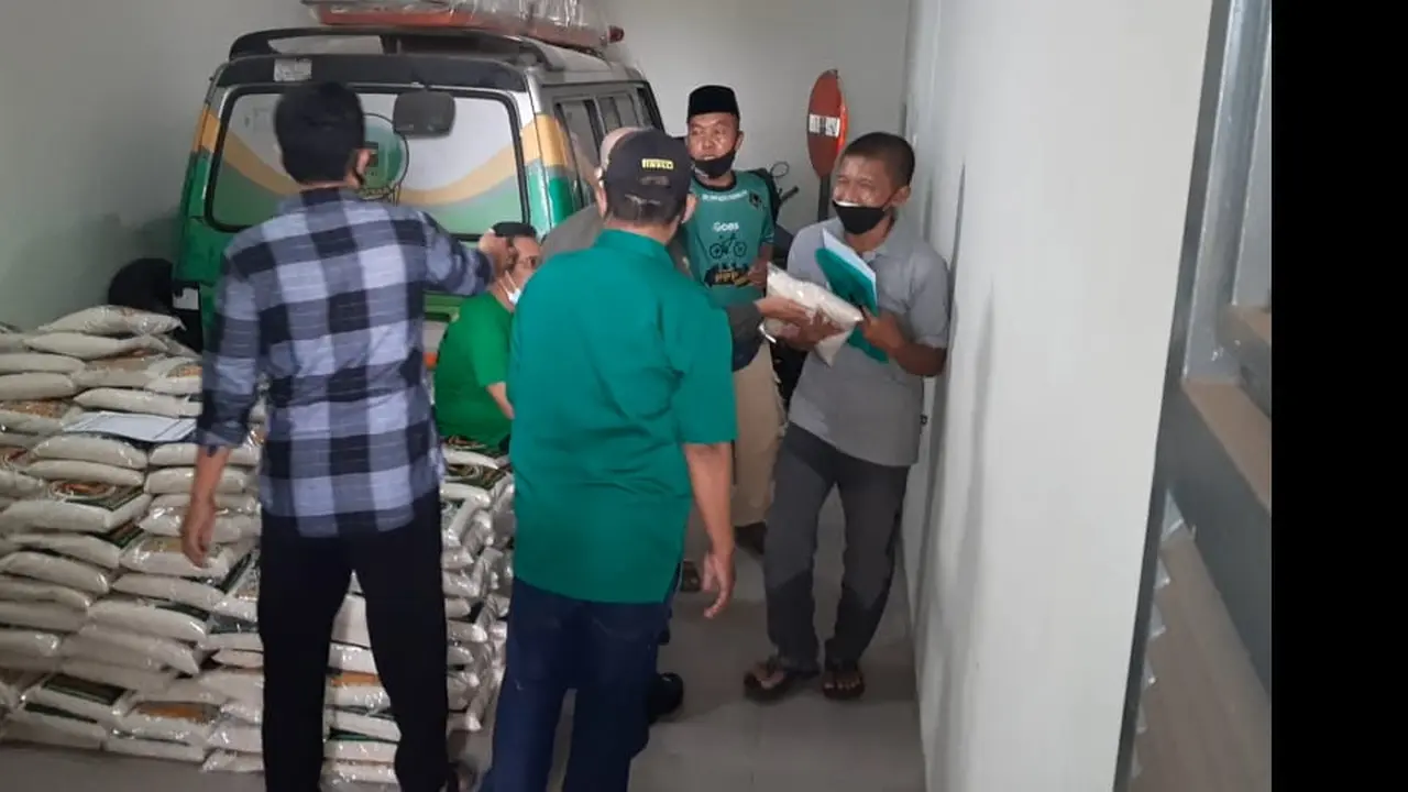 Total ada 1000 vaksin yang dibagikan dalam gebyar Vaksinasi Covid-19 itu. Kegiatan itu sengaja digelar PPP kota Tasik untuk membantu pemerintah meningkatkan tingkat herd Immmunity warga.