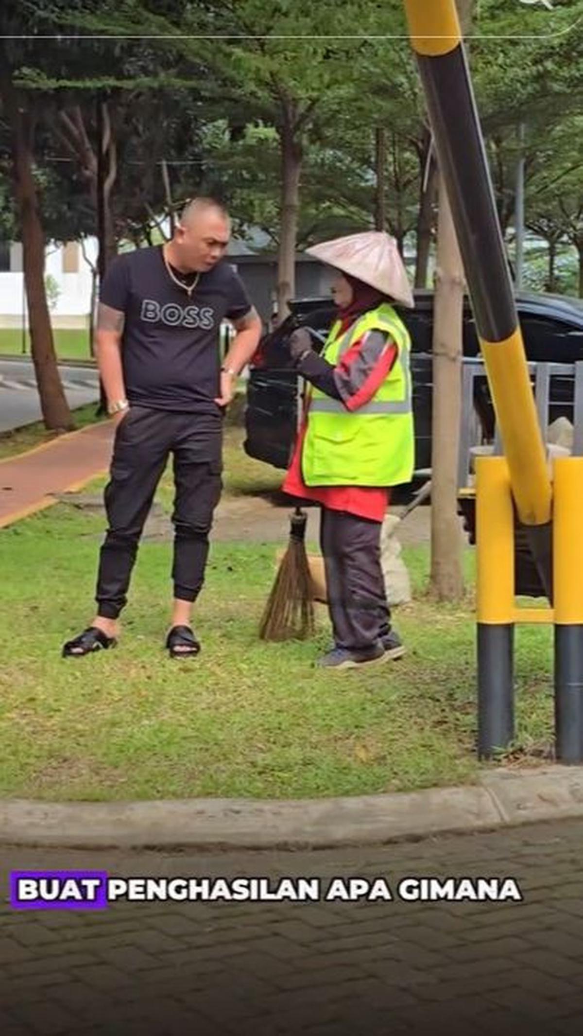 Sosok pria itu ialah pengusaha Jhon LBF.&nbsp;