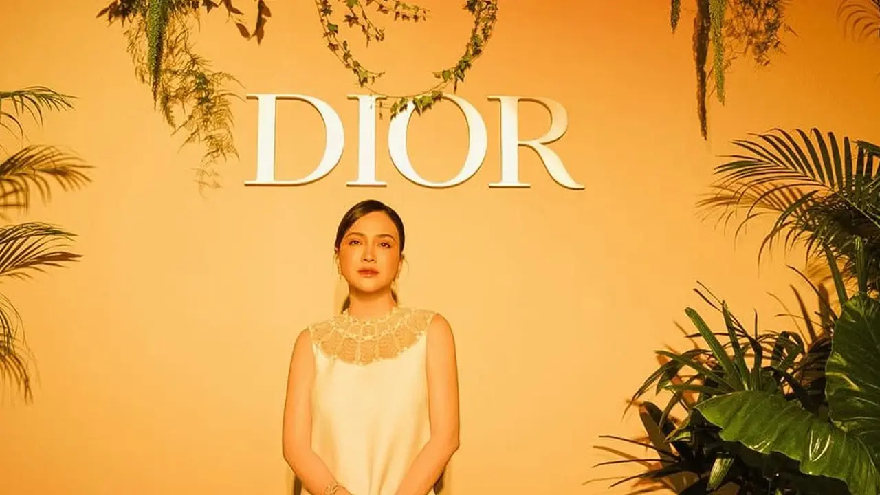 Shandy Aulia Hadir Acara Dior di Langkawi Island dengan tampilan elegan. [@shandyaulia]