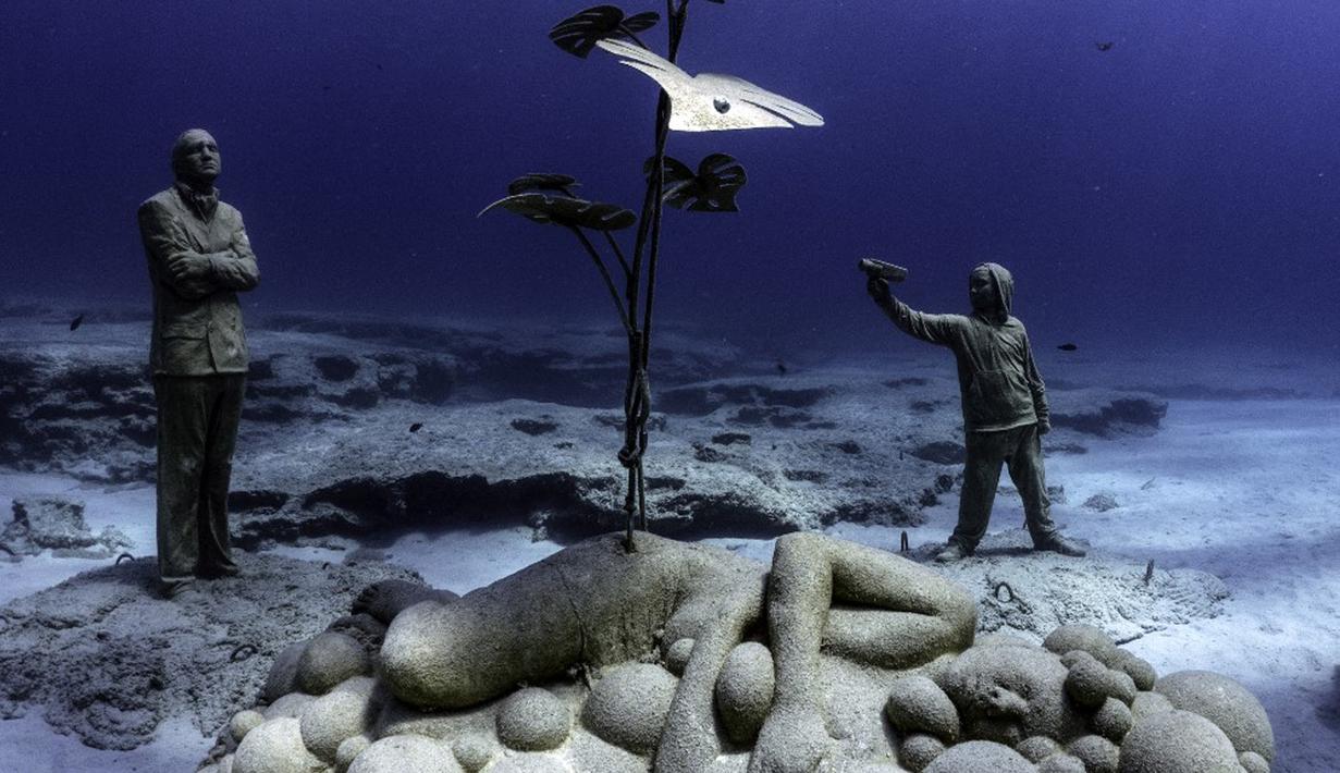 Pemandangan taman patung bawah laut MUSAM di Ayia Napa, Siprus, 18 September 2021. Taman ini mengoleksi 130 patung figuratif bawah laut yang tersebar di antara serangkaian pohon organik yang dipahat dan tanaman bawah tanah. (EMILY IRVING-SWIFT/AFP)