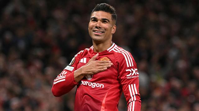 Di menit ke-79, Manchester United berbalik unggul lewat sundulan keras Casemiro yang berhasil merobek jala gawang Athletic Bilbao yang dijaga Julen Agirrezabala. (Oli SCARFF/AFP)