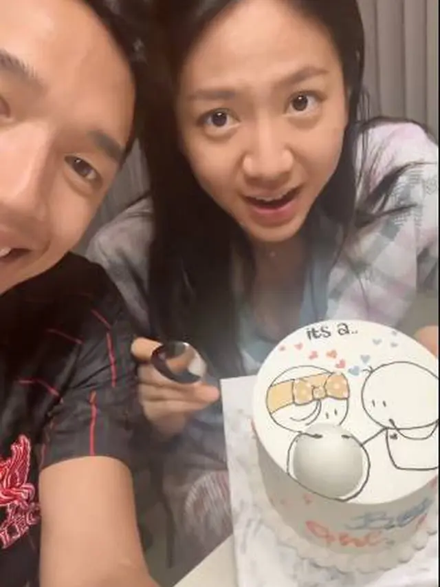 7 Momen Jonatan Christie dan Shanju Umumkan Kelamin Buah Hati