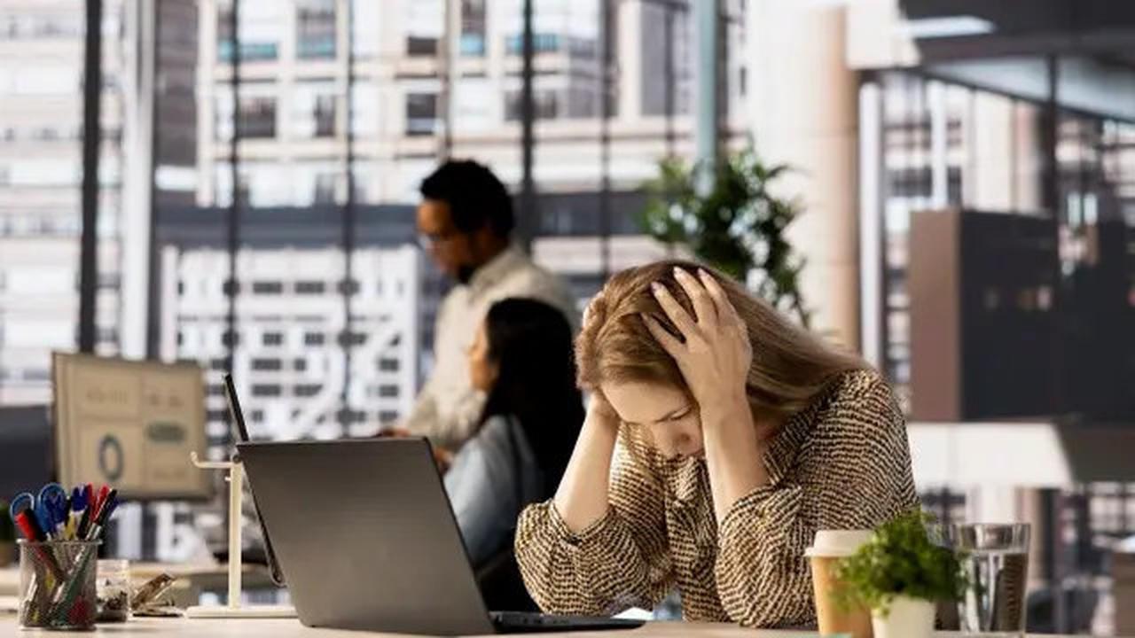 Bagaimana Menyadari Kalau Kamu Sedang Burnout? Ini 8 Tanda yang Sering Muncul