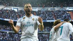 Karim Benzema bergabung dengan Real Madrid sejak 2009 silam setelah didatangkan dari Lyon. Sempat kesulitan beradaptasi, dirinya berhasil menunjukkan kemampuannya dengan sukses mengoleksi  279 gol dan 143 assist dari 558 penampilan di semua kompetisi bersama Los Blancos. (Foto: AFP/Christof Stache)