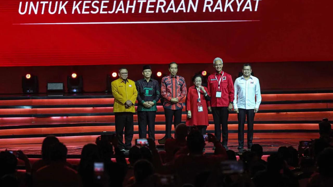 Kendati demikian, Hasto menegaskan, PDIP menyerahkan sepenuhnya kepada Presiden Jokowi perihal reshuffle kabinet.