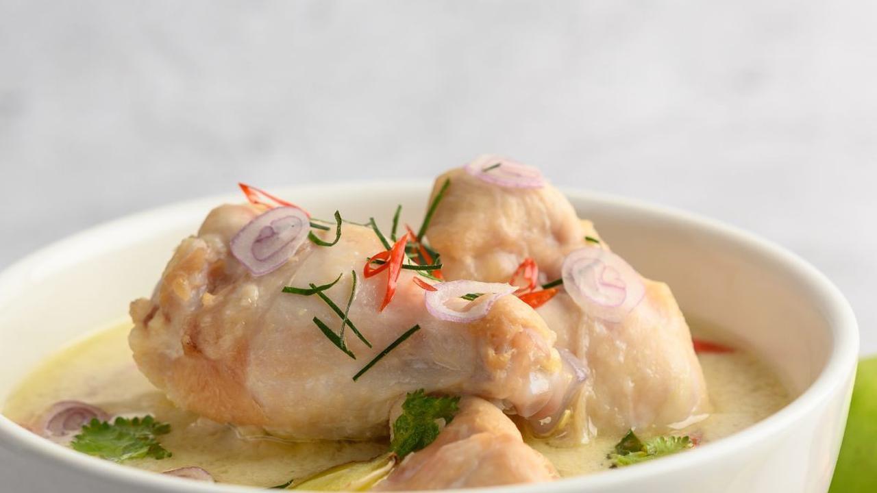 Itulah tips dan resep opor ayam yang bisa segera kalian recook sekarang juga untuk menyambut Lebaran 2024 ini. Dijamin resep ini anti gagal dan akan mengundang pujian dari sanak saudara. Selamat mencoba dan selamat menikmati opor ayam bersama keluarga.
