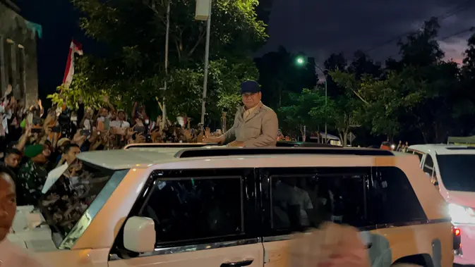 Prabowo Disambut Bak Pahlawan di Akmil Magelang, Warga Berjubel