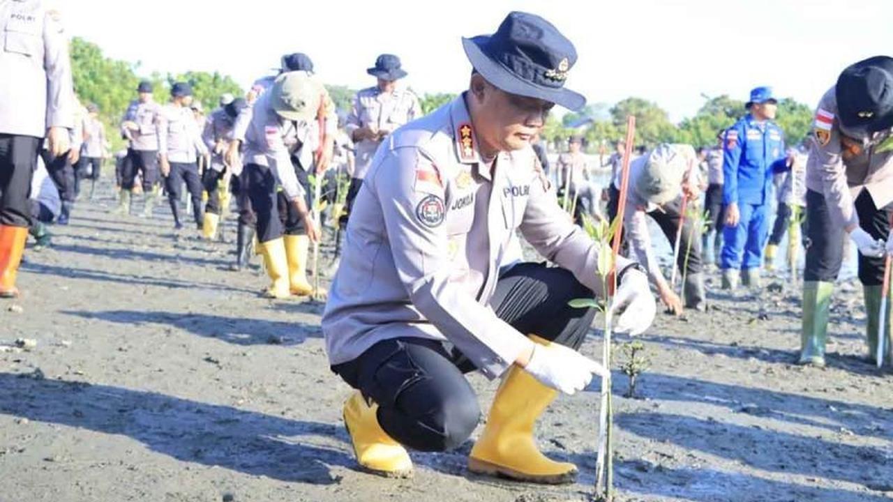 Polda Aceh Wujudkan Program Polisi Hijau dengan Penanaman 10 Ribu Mangrove