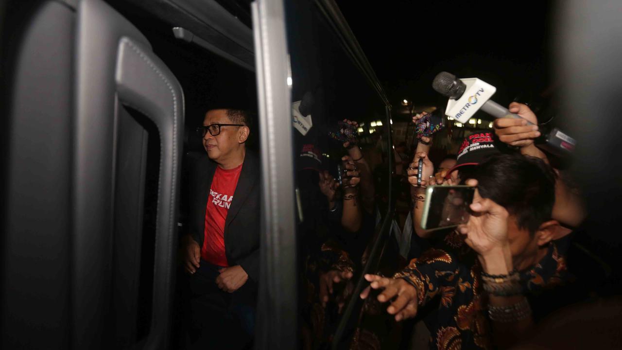 FOTO: Bebas Lewat Amnesti, Hasto Kristiyanto Resmi  Keluar dari Rutan KPK