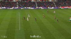 Berita video assist cantik Xherdan Shaqiri pada laga Stoke City melawan Huddersfield Town. This video presented by BallBall.