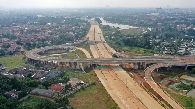Kementerian PUPR mencatat sejak Januari-Agustus 2021 sudah ada 13 ruas tol baru yang tuntas konstruksi fisiknya sepanjang 96,16 km, dimana 10 ruas telah beroperasi. (Dok Kementerian PUPR)
