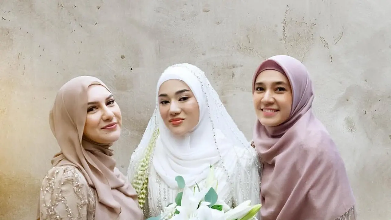 Pesona Irish Bella dan Dhini Aminarti jadi Bridesmaid Pernikahan Clara Shinta