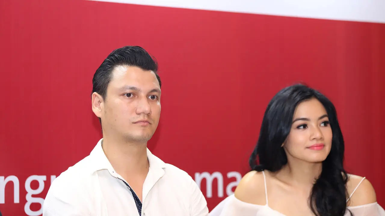 [Bintang] Titi Kamal dan Christian Sugiono