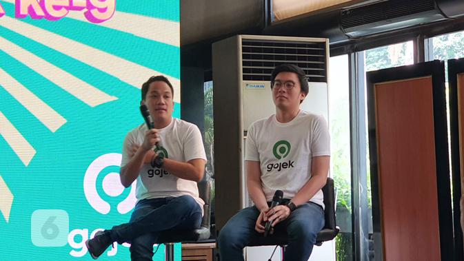 Co-CEO Gojek Indonesia Andre Soelistyo (kiri) dan Kevin Aluwi (kanan) menyampaikan strategi Gojek di masa depan di Jakarta, Sabtu (2/11/2019). (Liputan6.com/ Agustin Setyo W)