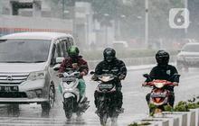 Hati-Hati! Hujan Disertai Petir Diprediksi Landa Jakarta Hari Ini