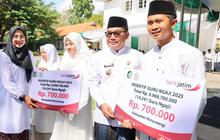 Momen Hari Santri, Bupati Ipuk Salurkan Insentif untuk 14 Ribu Guru Ngaji
