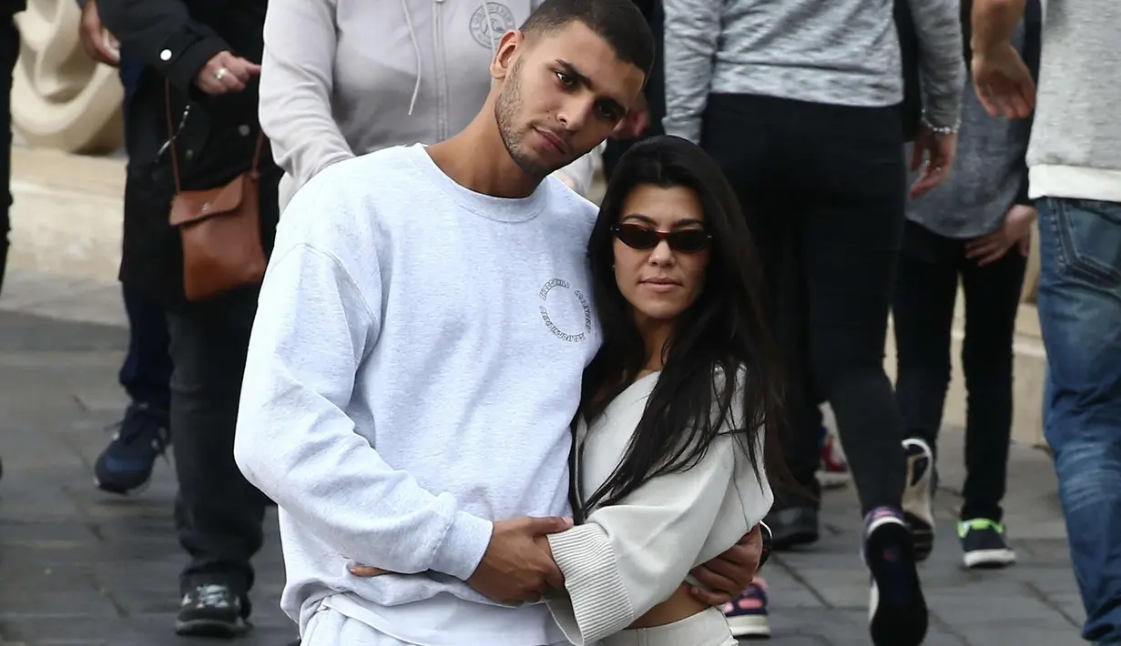 Younes Bendjima ingin Kourtney Kardashian tahu bahwa ia tak pernah berselingkuh dengan wanita lain. (Celebrity Insider)