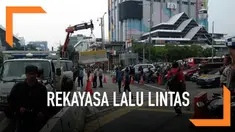 Polisi dan Dishub DKI memberlakukan rekayasa lalu lintas di sekitar KPU dan Bawaslu, setelah KPU mengumumkan hasil rekapitulasi Pemilu 2019.