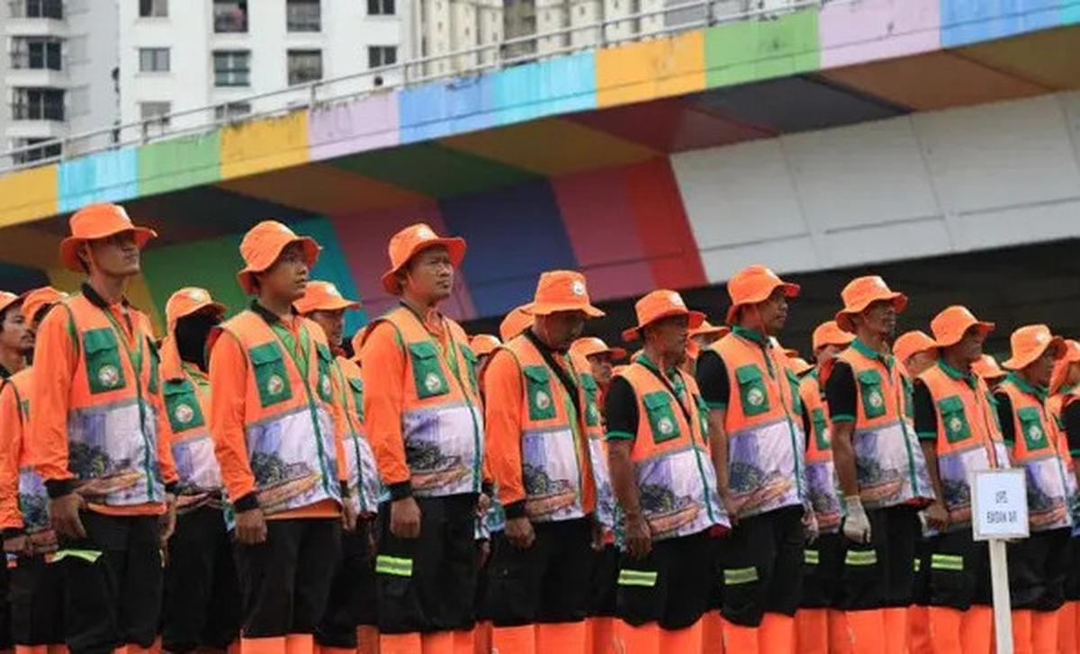 Aksi Sigap Pasukan Oranye Sapu Bersih 79,29 Ton Sampah Sisa Perayaan HUT RI di Jakarta