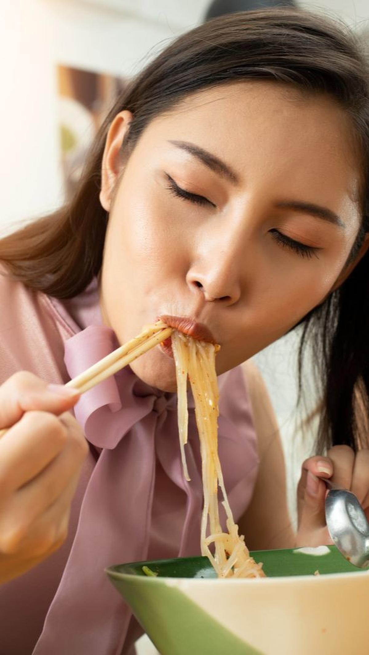 Manfaat Makan Makanan Hangat Saat Musim&nbsp;